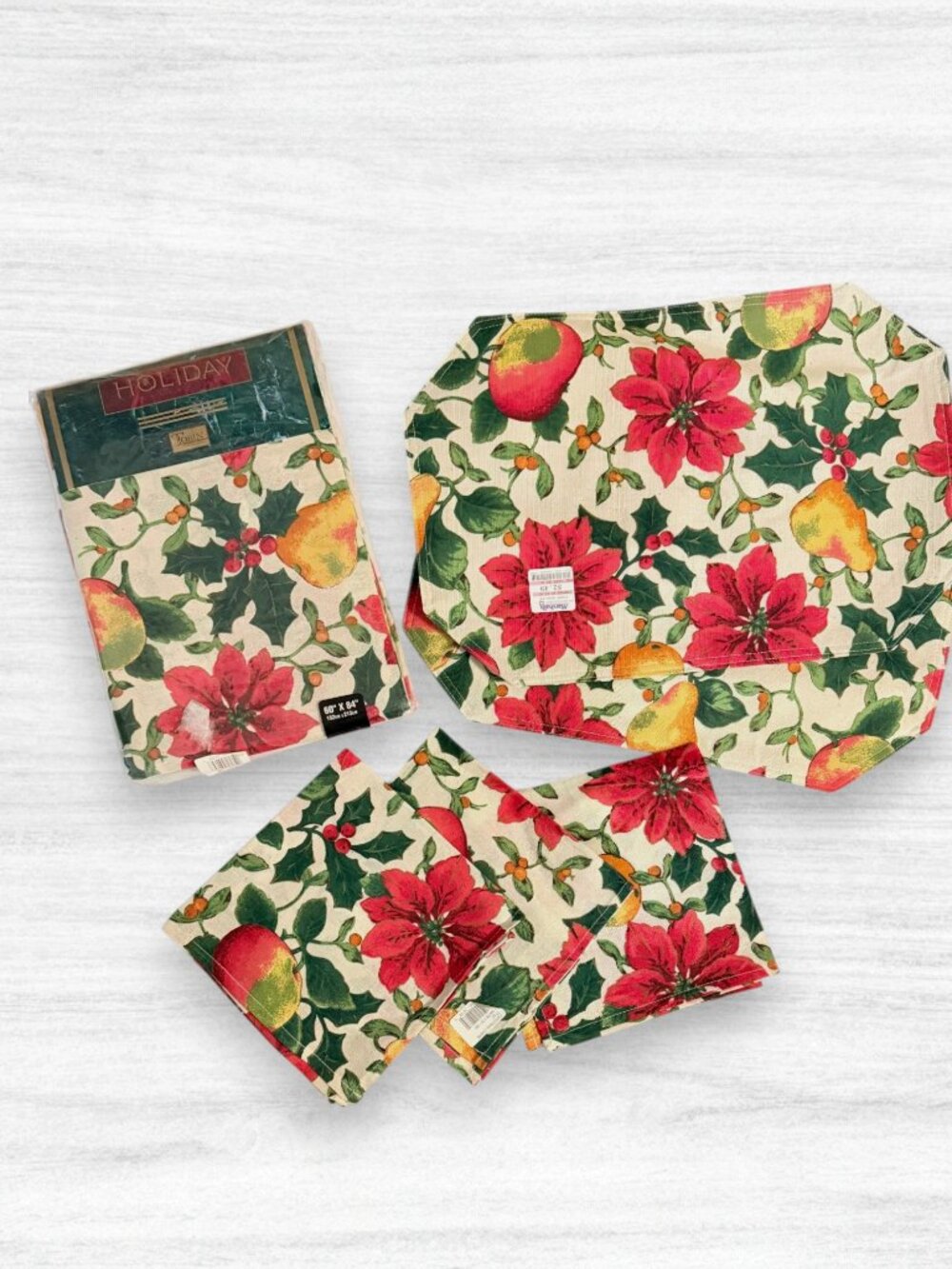 NWT Vintage Tobin Christmas Charm Poinsettia Tablecloth Placemats Napkins 6 pc